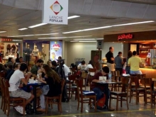 Pre�os da alimenta��o lideram queixas a aeroportos brasileiros