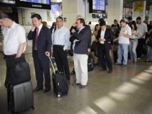 Pol�cia prende mulher no aeroporto JK