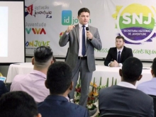 Governo estuda obrigar companhias a�reas a dar passagem a jovem carente