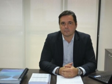 O administrador de Fernando de Noronha discute moradia e transporte a�reo