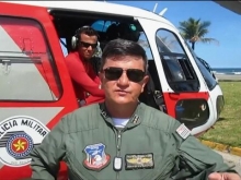 Fotos mostram que piloto preso e coronel da PM tinham rela��o pr�xima