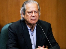 ﻿Dirceu se entrega � pol�cia para cumprir pena de 30 anos
