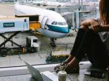 A�REAS S�O CONDENADAS A INDENIZAR ADOLESCENTE QUE PASSOU 9 HORAS NO AEROPORTO