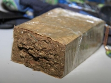 Mulher � presa com 1,6 kg de supermaconha amarrada ao corpo, no Aeroporto do Recife