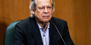﻿Dirceu se entrega � pol�cia para cumprir pena de 30 anos